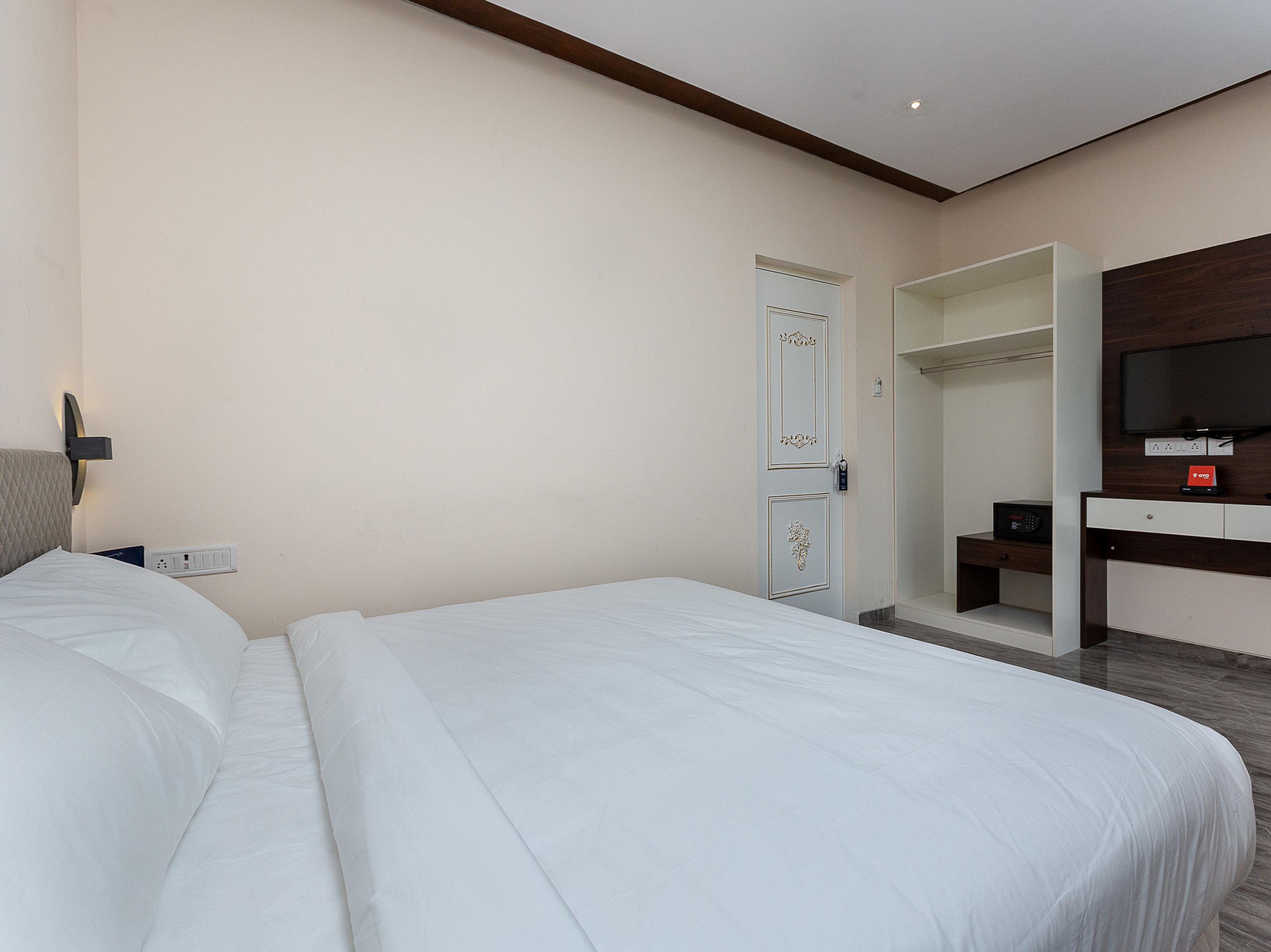 Oyo 20021 Flagship Siruseri Omr Hotel 3*